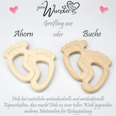 gl&uuml;cksWunder Holz Greifling Babyf&uuml;&szlig;chen Buche natur personalisiert mit Name (Himmel)